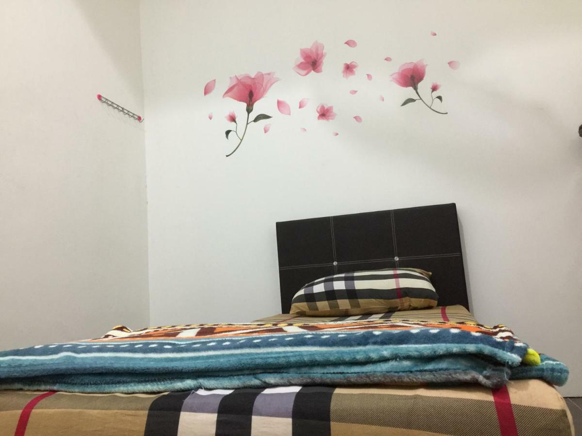 Jiaxin Hostel Ulu Tiram Exteriér fotografie